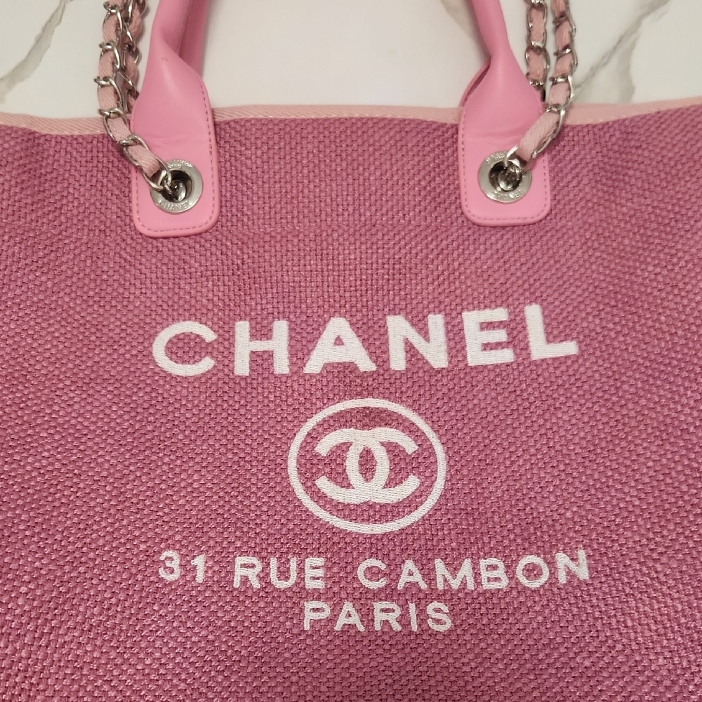 ‘Looks like Chanel Pink Canvas Tote Bag’ - 31 Rue Cambon Paris - Picture 2 of 11